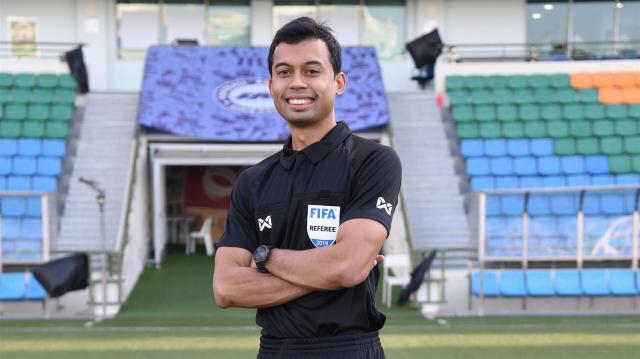 ipad版-六位来华主裁判都是老熟人 国足像国际级裁判取经